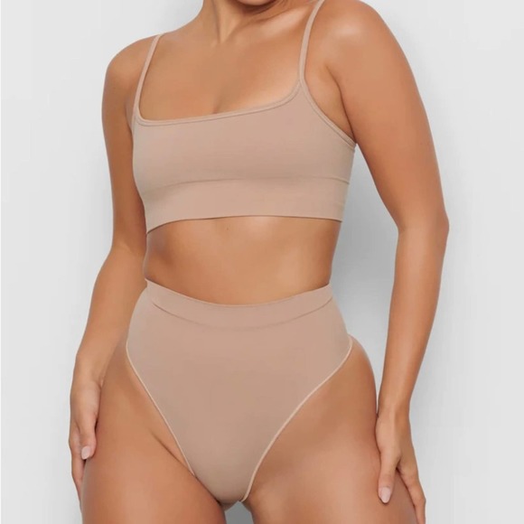 SKIMS Other - SKIMS Shapewear MID WAIST THONG NWT